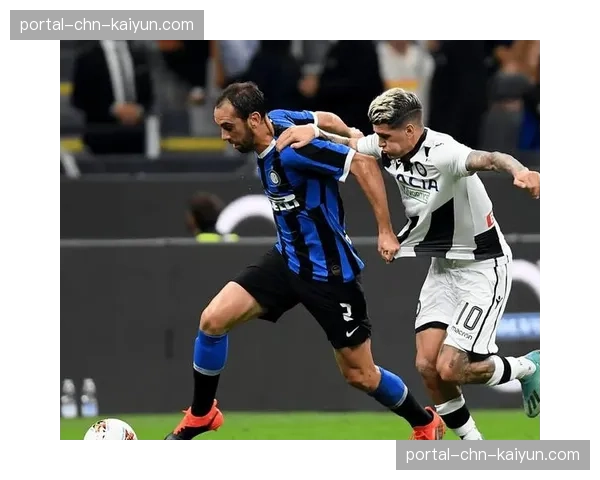 赛前踩场：国际米兰重点演练由守转攻时的两条边路推进体系